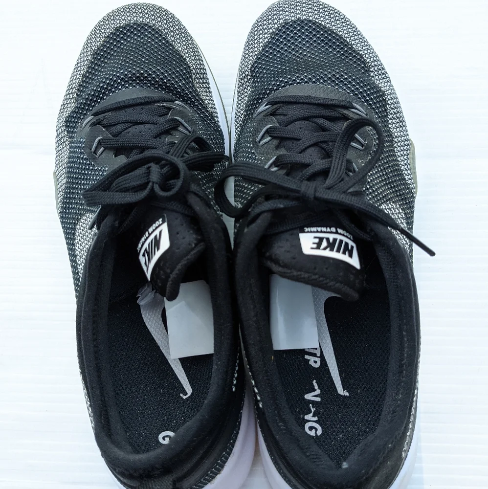 NIKE Air Zoom Dynamic TR Black Running Shoes women's size 8